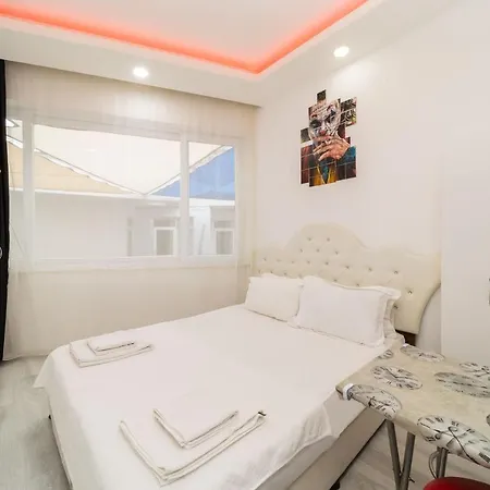 Central And Comfy Flat Near Hadrian Gate