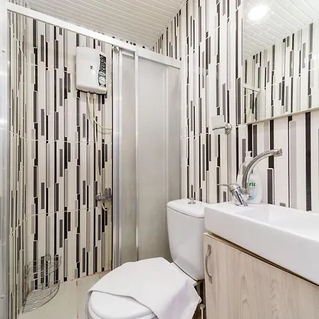 Central And Comfy Flat Near Hadrian Gate * אנטליה
