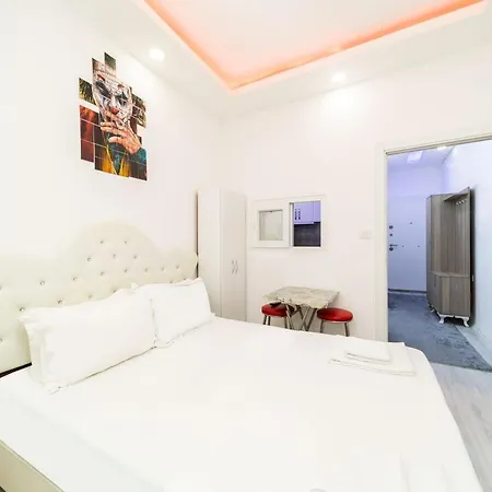 Central And Comfy Flat Near Hadrian Gate