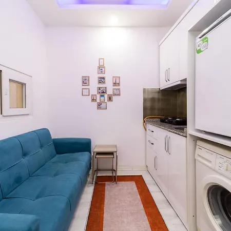 Central And Comfy Flat Near Hadrian Gate